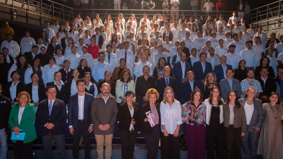 La Exenfermera al termino de su conferencia sobre comunicación efectiva y liderazgo