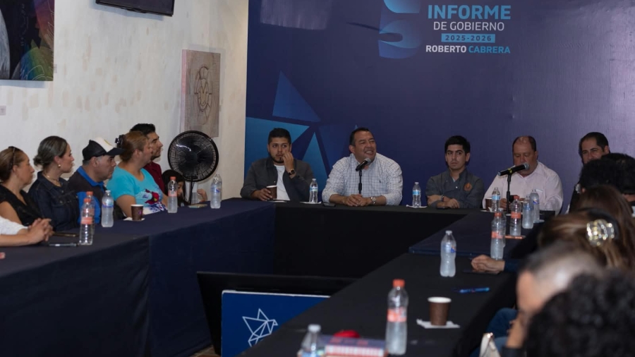 El Presidente Municipal de SJR en reunión con restauranteros para exponer su quinto informe