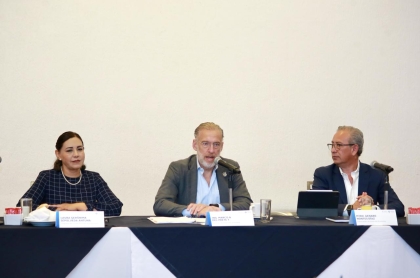 El Secretario Marco Antonio Del Prete acompañado de su equipo de SEDESU