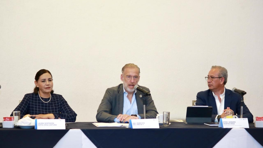 El Secretario Marco Antonio Del Prete acompañado de su equipo de SEDESU