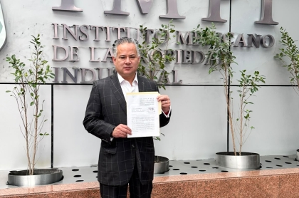 El Coordinador de la 4T en Qro a las afueras del IMPI