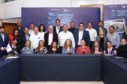 El Presidente municipal de SJR con integrantes de canacintra como parte de su gira del 5to informe