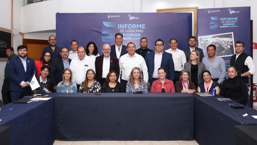 El Presidente municipal de SJR con integrantes de canacintra como parte de su gira del 5to informe