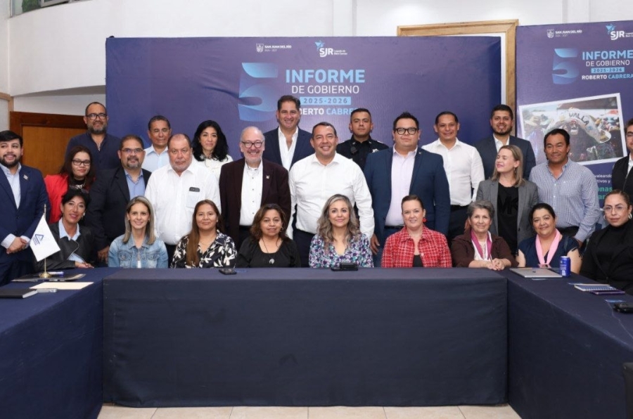 El Presidente municipal de SJR con integrantes de canacintra como parte de su gira del 5to informe