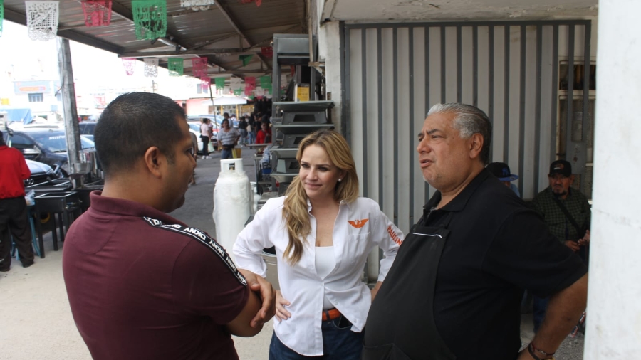 La Regidora Paulina Aguado en recorrido por el Mercado Escobedo