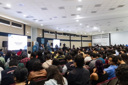 Los 4 aspirantes a la Rectoría de la UAQ durante el inicio de la presentación de sus propuestas