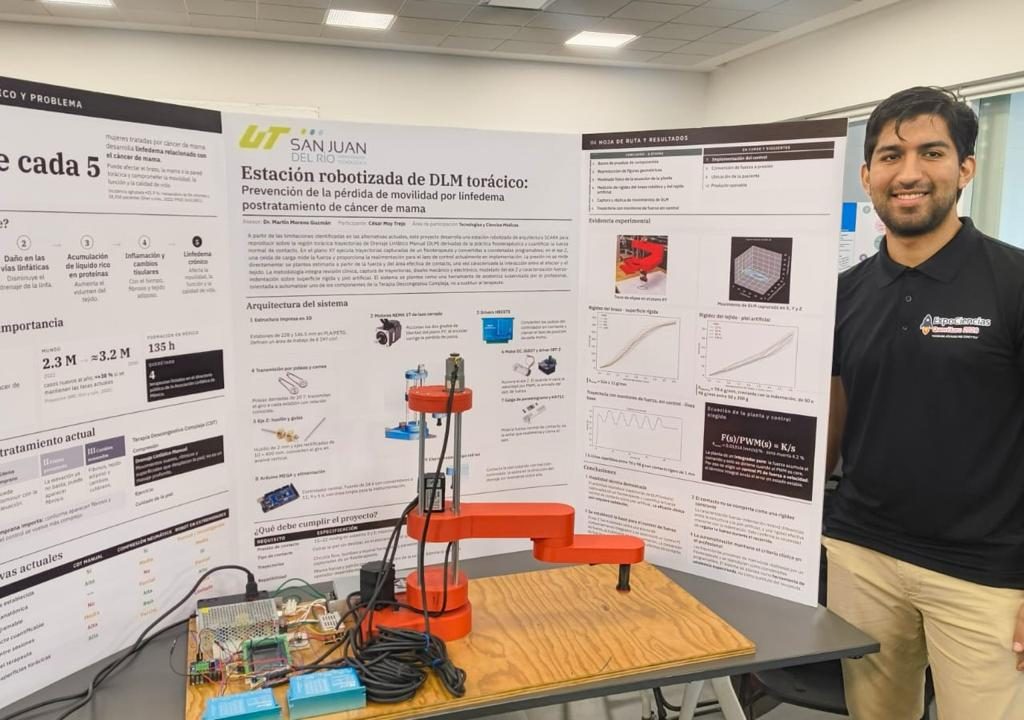 Estudiante de la UT San Juan muestra su Robot Scada