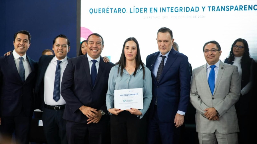 El Gobernador Mauricio Kuri entrega premio de contraloría social