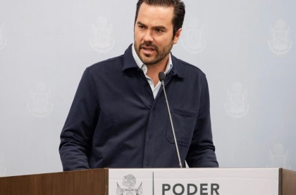 El diputado local Mauricio Cardenas durante una conferencia de prensa en el Congreso de Querétaro