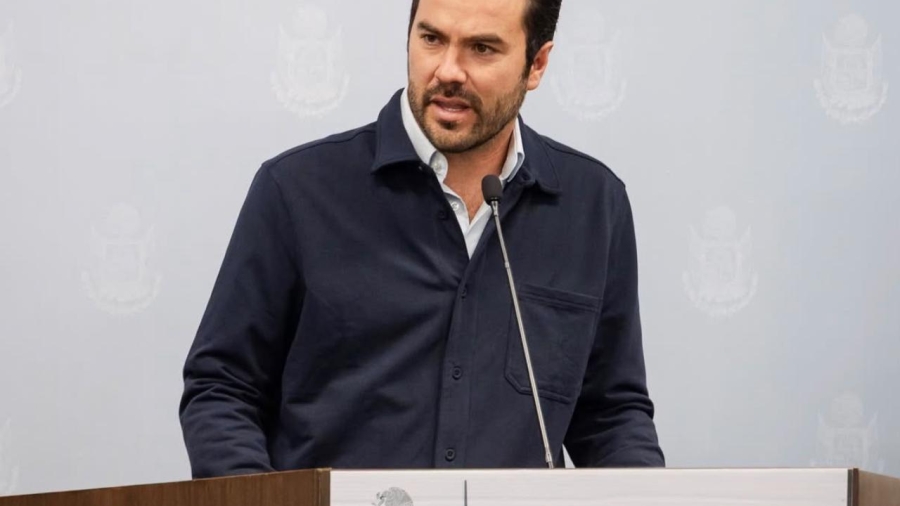 El diputado local Mauricio Cardenas durante una conferencia de prensa en el Congreso de Querétaro