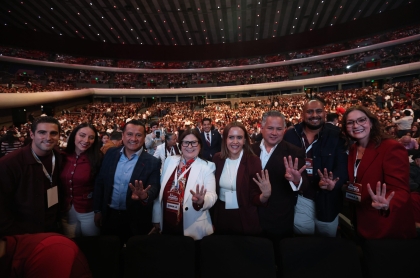 El Coordinador de lo Comites en defensa de la 4T acompañado por los coordinadores y coordinadoras de otros estados