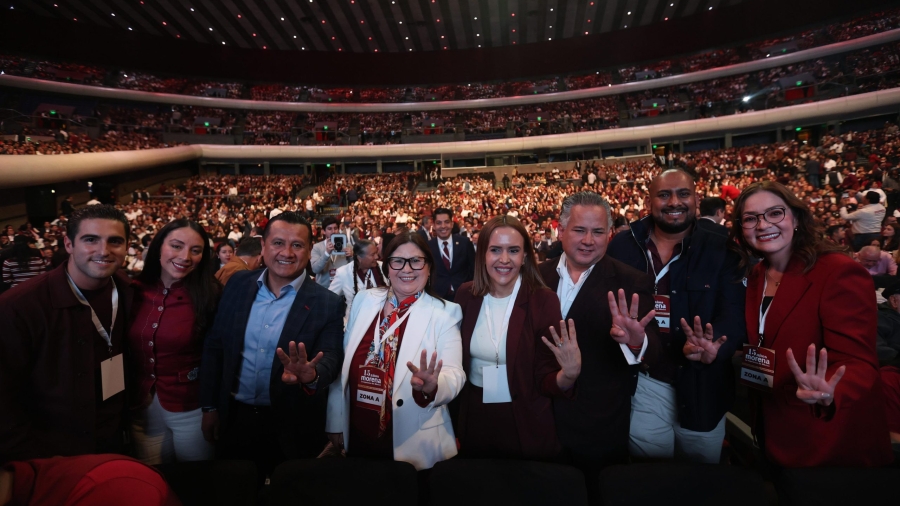 El Coordinador de lo Comites en defensa de la 4T acompañado por los coordinadores y coordinadoras de otros estados