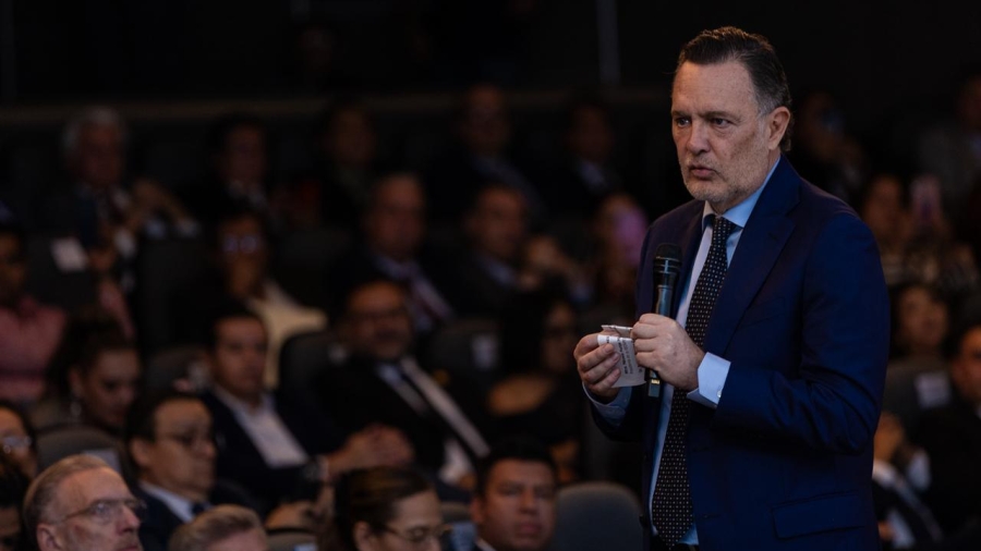 El Gobernador Mauricio Kuri durante el 43 aniversario de la FECAPEQ