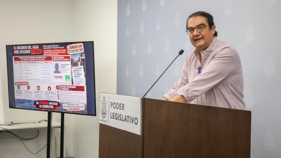 El diputado local Guillermo Vega durante confrencia de prensa en el congreso de Querétaro