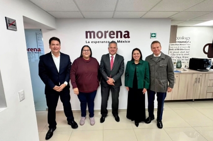 Lideres del morena y del verde ecologista al finalizar la reunión para cerrar la alianza partidista en Querétaro