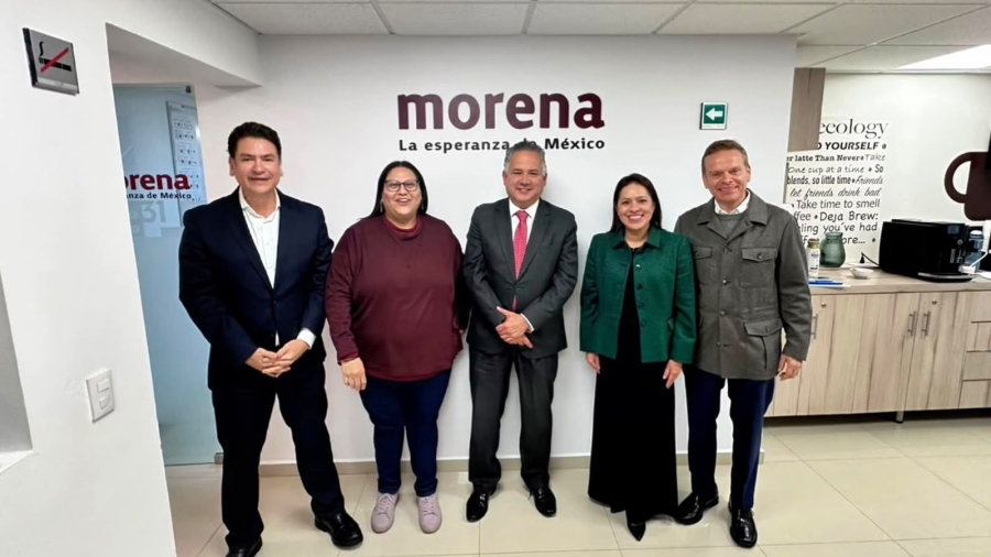 Lideres del morena y del verde ecologista al finalizar la reunión para cerrar la alianza partidista en Querétaro
