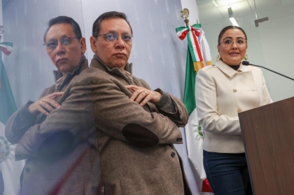 Los Diputados Claudia Díaz Gayou y Ulises Gómez de la Rosa de la bancada de morena en conferencia de prensa