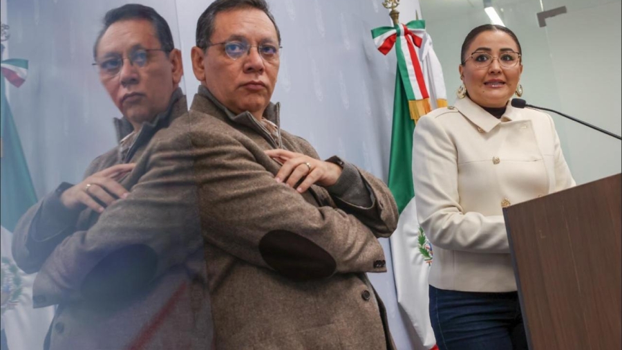 Los Diputados Claudia Díaz Gayou y Ulises Gómez de la Rosa de la bancada de morena en conferencia de prensa