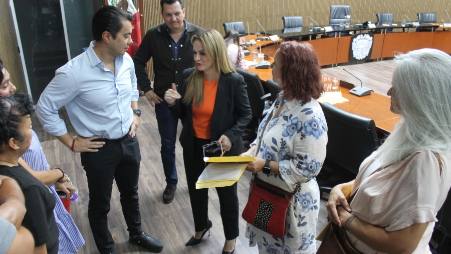 La Regidora Paulina Aguado expresa la exigencia de los vecinos ante el Presidente Municipal