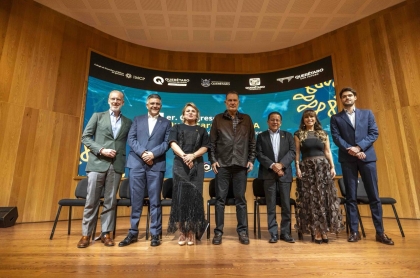 El gobernador Mauricio Kuri acompañado por su gabinete económico