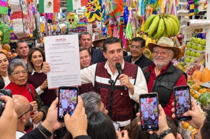 El Político y Empresario Chema Tapia acompañado en su destape e inscrpción por compañeros de partido, amigos y familiares