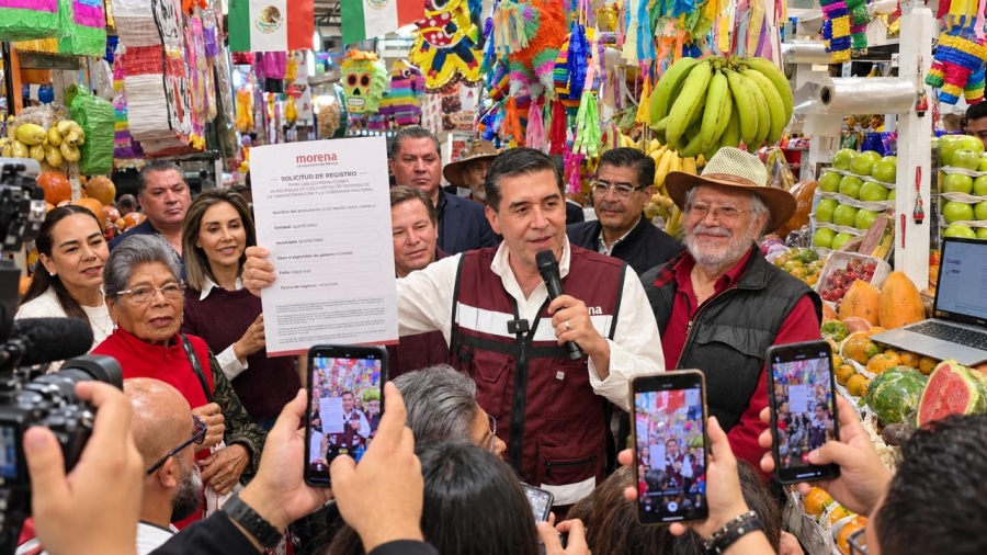El Político y Empresario Chema Tapia acompañado en su destape e inscrpción por compañeros de partido, amigos y familiares