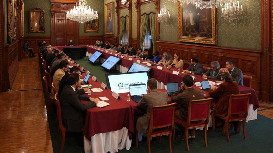 La Presidenta en reunión con gobernadores y personal del sector salud mexicano