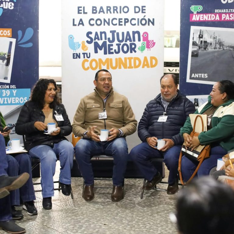 El Presidente Municipal atiende a pobladores de San Miguel Galindo