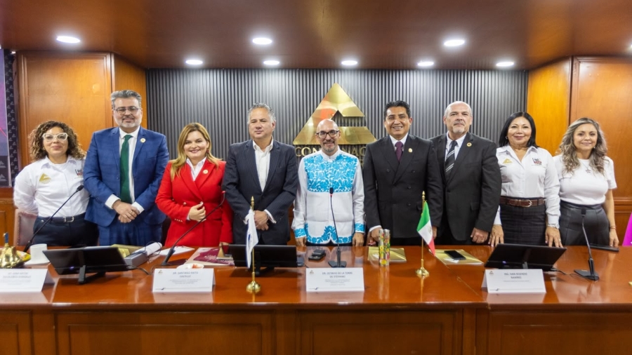 El Cordinador de los comités de la 4T junto a directivos de Canaco Servytur