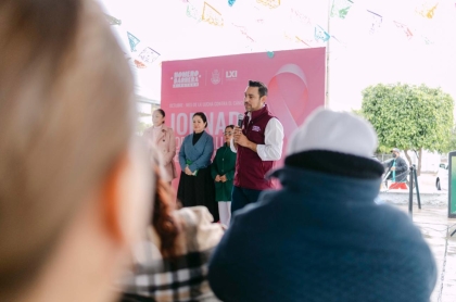 Homero Barrera al inicio de jornada de salud dirigida a mujeres