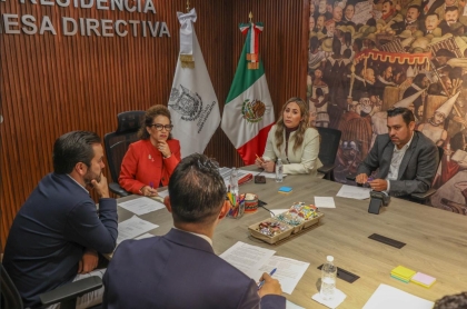 Diputados de la Mesa Directiva en reunión de trabajo