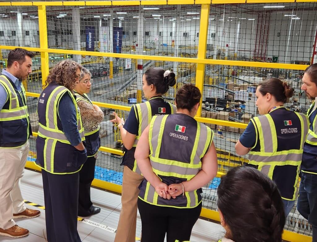 Raquel Buenrostro Visita Centro de Envío de Amazon en México para Impulsar a las MIPYMES