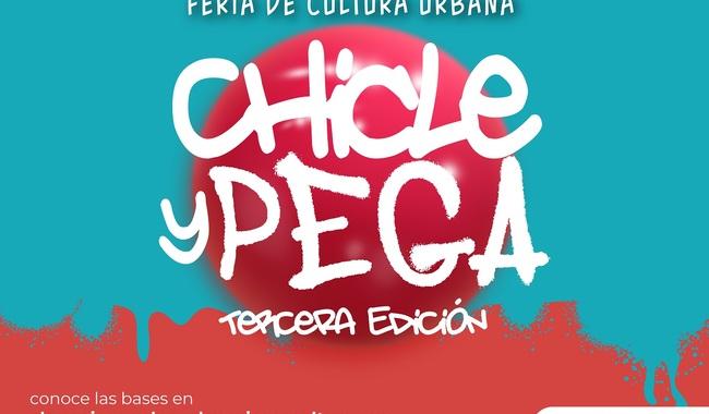 Alas y Raíces invita a ser parte de la Feria de Cultura Urbana “Chicle y pega” 2024 Secretaría de Cultura | 12 de junio de 2024 | Comunicado Las personas jóvenes seleccionadas formarán parte de los foros de diálogo e intercambio artístico de la feria que se realizará en el marco del Día Internacional de la Juventud. Las personas jóvenes seleccionadas formarán parte de los foros de diálogo e intercambio artístico de la feria que se realizará en el marco del Día Internacional de la Juventud. Para esta tercera edición, la feria abre la posibilidad a jóvenes de 13 a 17 años para participar con propuestas musicales, escénicas, gráficas y literarias que conformen su programación Las bases se encuentran disponibles en alasyraices.gob.mx y la recepción de propuestas concluirá el próximo 7 de julio de 2024 La Secretaría de Cultura del Gobierno de México, a través de la Coordinación Nacional de Desarrollo Cultural Infantil - Alas y Raíces y el Parque de Cultura Urbana (Parcur), invita a jóvenes de 13 a 17 años a compartir sus propias formas de expresión en la Feria de Cultura Urbana “Chicle y Pega” 2024: juventudes en diálogo. Esta feria, que llega a su tercera edición, tiene por objetivo promover el ejercicio del derecho a la participación de las adolescencias y juventudes del país en la construcción y fortalecimiento de las culturas locales y nacionales, así como visibilizar su capacidad de agencia y contribución en la vida intercultural en el territorio nacional. Preguntas como: ¿Qué expresión artística te mueve? ¿Cómo vives y construyes tu mundo a través de la literatura, la música, el dibujo, el grafitti, el cine, la fotografía, la plástica, la danza, etcétera? ¿A qué problemas te enfrentas para poder expresarte de esta forma artística?, serán el punto de partida para la presentación de las diferentes propuestas artísticas y culturales de las y los jóvenes postulantes. Ya sea de manera individual o colectiva, las formas de expresión que podrán participar en esta invitación contemplan: las artes visuales (plásticas, gráficas, cortometraje, animación, fotografía), la intervención urbana (apropiación del espacio público, grafitti, sticker), la danza (contemporánea, urbana, shuffle y dubstep, break dance), la música (experimental, popular, rap, hip hop, arte sonoro), la literatura (poesía, narrativa, lírica, slam poético), así como toda acción comunitaria y manifestación cultural y artística que puedan imaginar y poner en práctica. Las personas jóvenes seleccionadas formarán parte de los foros de diálogo e intercambio artístico de la tercera Feria de Cultura Urbana “Chicle y Pega”, que se llevarán a cabo el sábado 10 y domingo 11 de agosto de 2024 en el Parque de Cultura Urbana (Parcur), en Ciudad de México, en el marco de las actividades del Día Internacional de la Juventud. Otra opción de participación en esta feria será a través del envío de un video en el que compartan una muestra de su trabajo artístico y/o cultural, para que el jurado pueda considerarlo en la programación virtual de “Chicle y Pega” 2024. Los detalles completos de esta invitación pueden consultarse en alasyraices.gob.mx/chicle-pega-2024.pdf y en la sección convocatorias de la página web de la Secretaría de Cultura. Las propuestas recibidas serán seleccionadas por el Comité organizador del festival, el cual estará integrado por representantes de las instituciones convocantes. La fecha límite para la recepción de propuestas será el domingo 7 de julio de 2024 y la publicación de resultados se hará el miércoles 17 de julio de 2024 a través el sitio alasyraices.gob.mx. Con esta invitación, la Secretaría de Cultura federal promueve que adolescentes y jóvenes cuenten con espacios de convivencia donde las expresiones artísticas sean el vehículo para la exposición de sus acciones creadoras, y en las que reflejen sus gustos, opiniones e intereses para no dejar a nadie atrás y no dejar a nadie afuera de la construcción de nuestra realidad cultural.