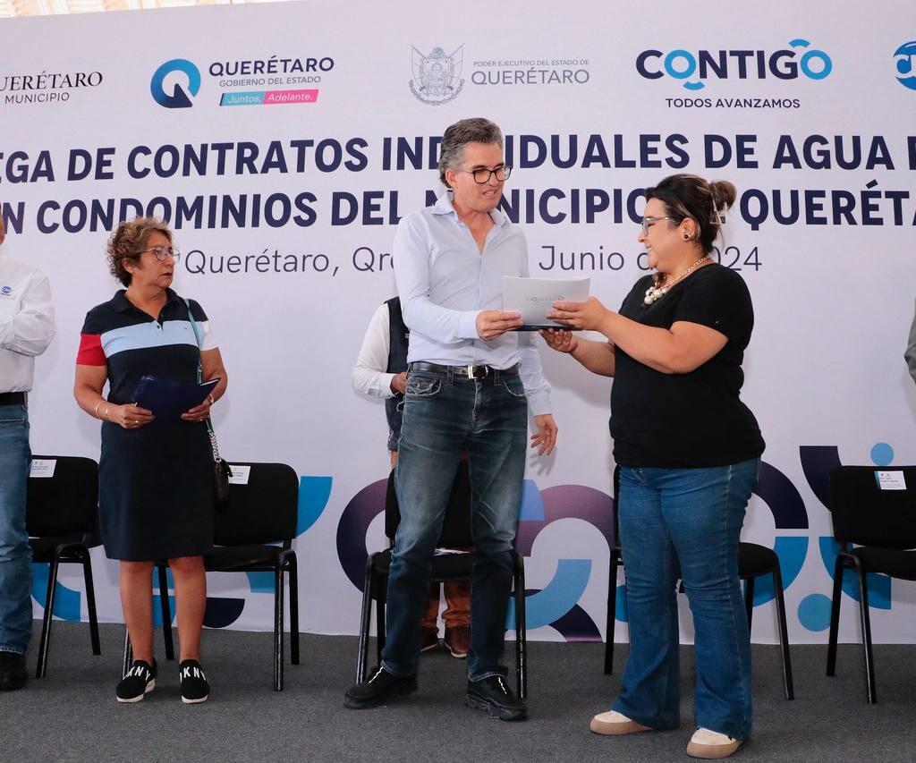 Entrega la CEA 800 contratos de agua a capitalinos. La Comisión Estatal de Aguas (CEA) llevó a cabo la entrega de 800