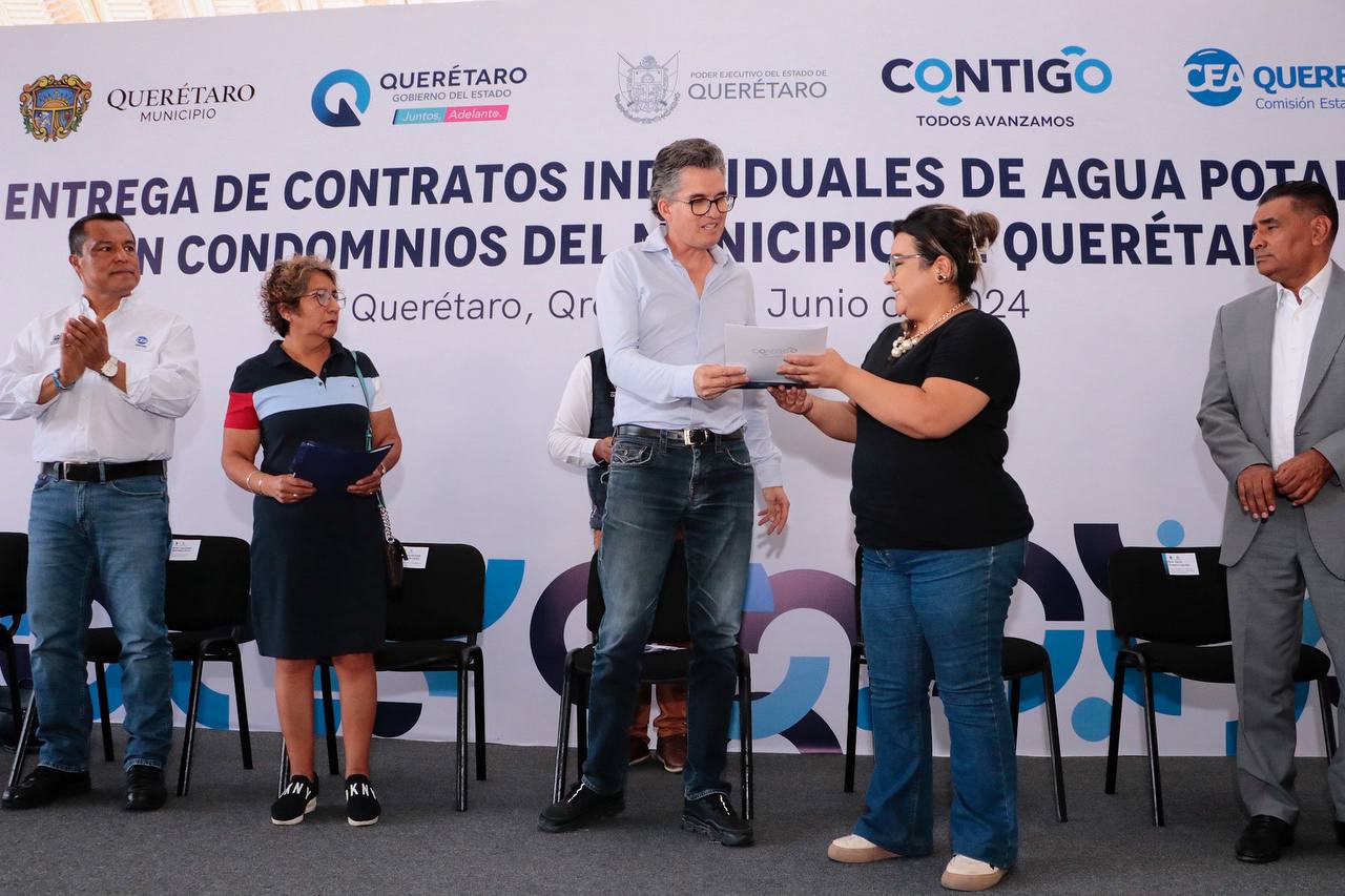 Entrega la CEA 800 contratos de agua a capitalinos. La Comisión Estatal de Aguas (CEA) llevó a cabo la entrega de 800