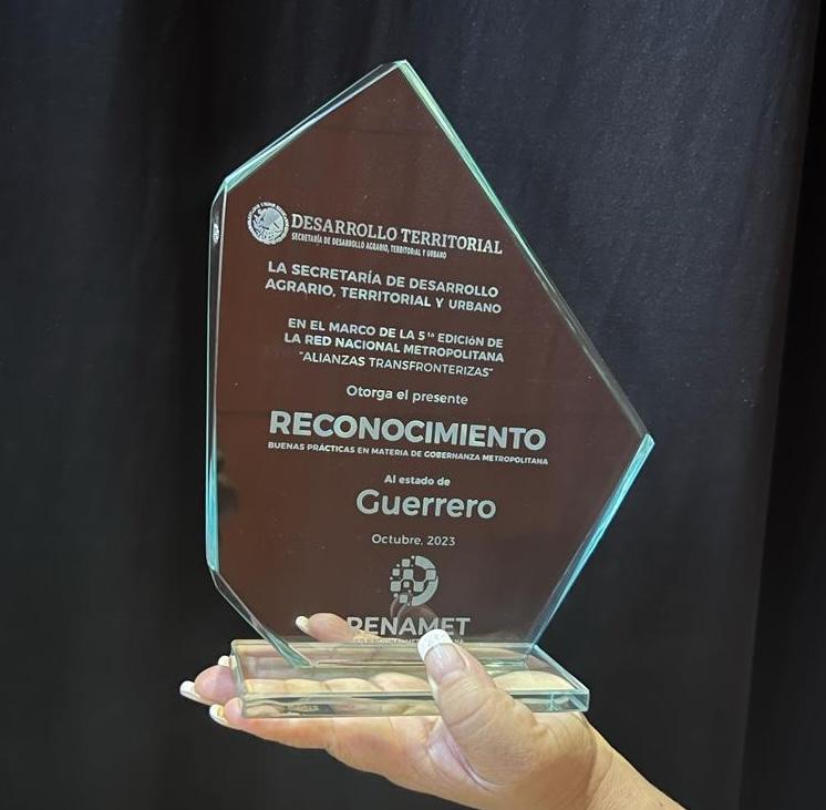 Guerrero recibe premio