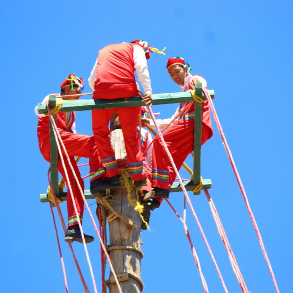 Voladores de San Pedro Tarímbaro son reconocidos por la Unesco. Michoacán cuenta con sus propios voladores y este día esta tradición celebra sus pr