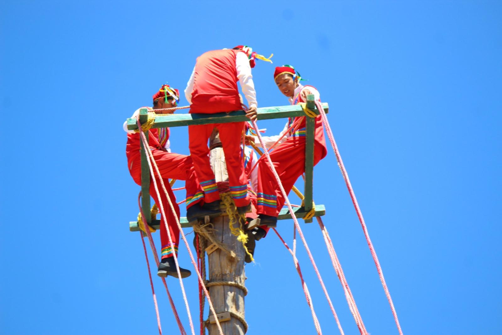 Voladores de San Pedro Tarímbaro son reconocidos por la Unesco. Michoacán cuenta con sus propios voladores y este día esta tradición celebra sus pr