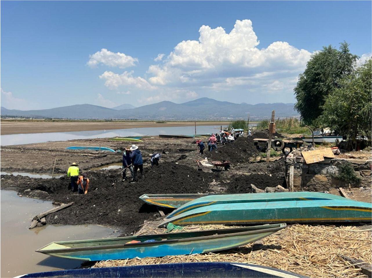 Empleo temporal beneficia a más 800 personas con rescate del lago de Pátzcuaro. El Programa de Empleos Temporales para el rescate del lago de Pátzcuaro donde se llevan