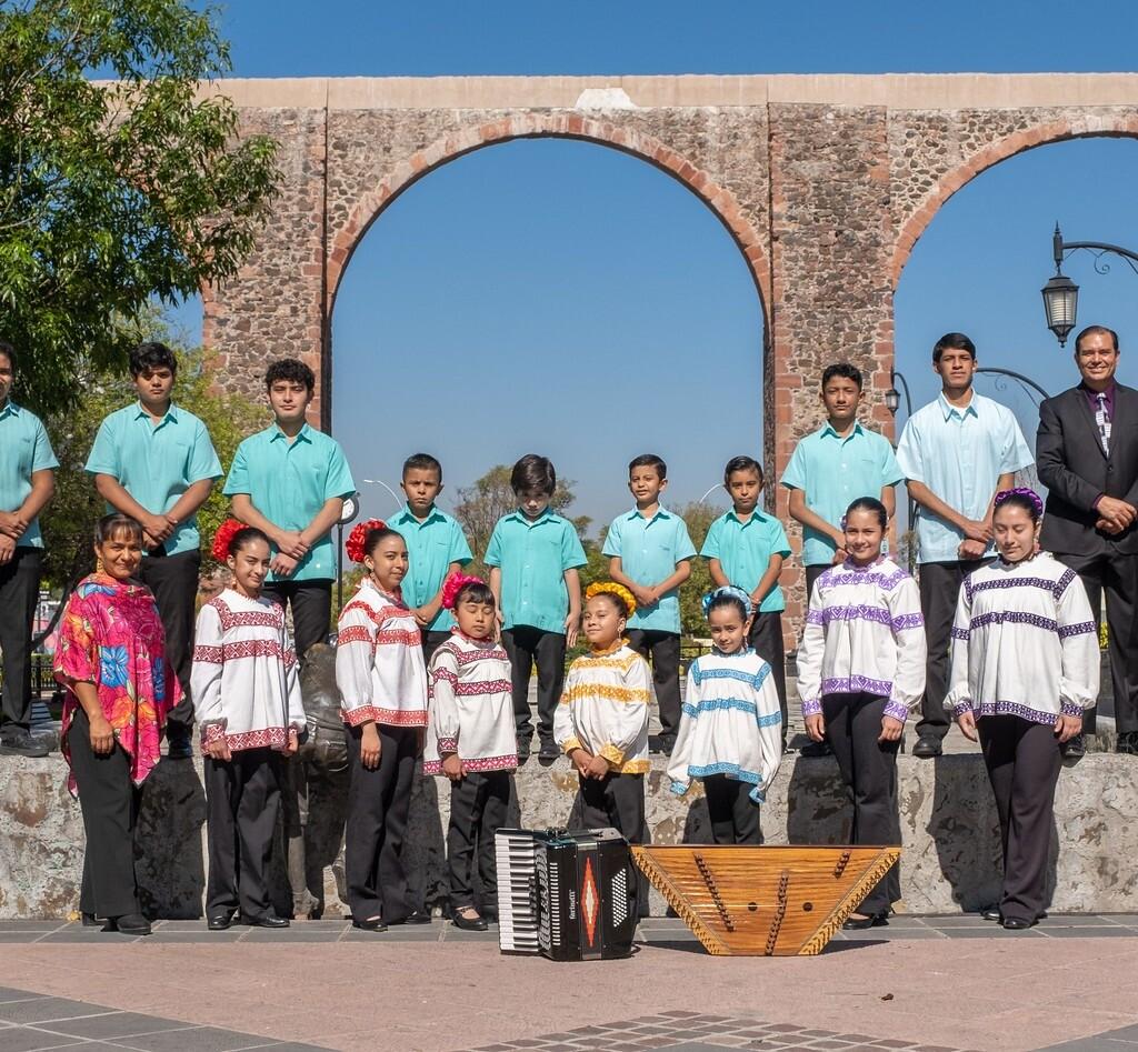 Abanderan a orquesta infantil Makochi Dulcemelos; Querétaro. La secretaria de Cultura del estado, Marcela Herbert Pesquera, abanderó a la