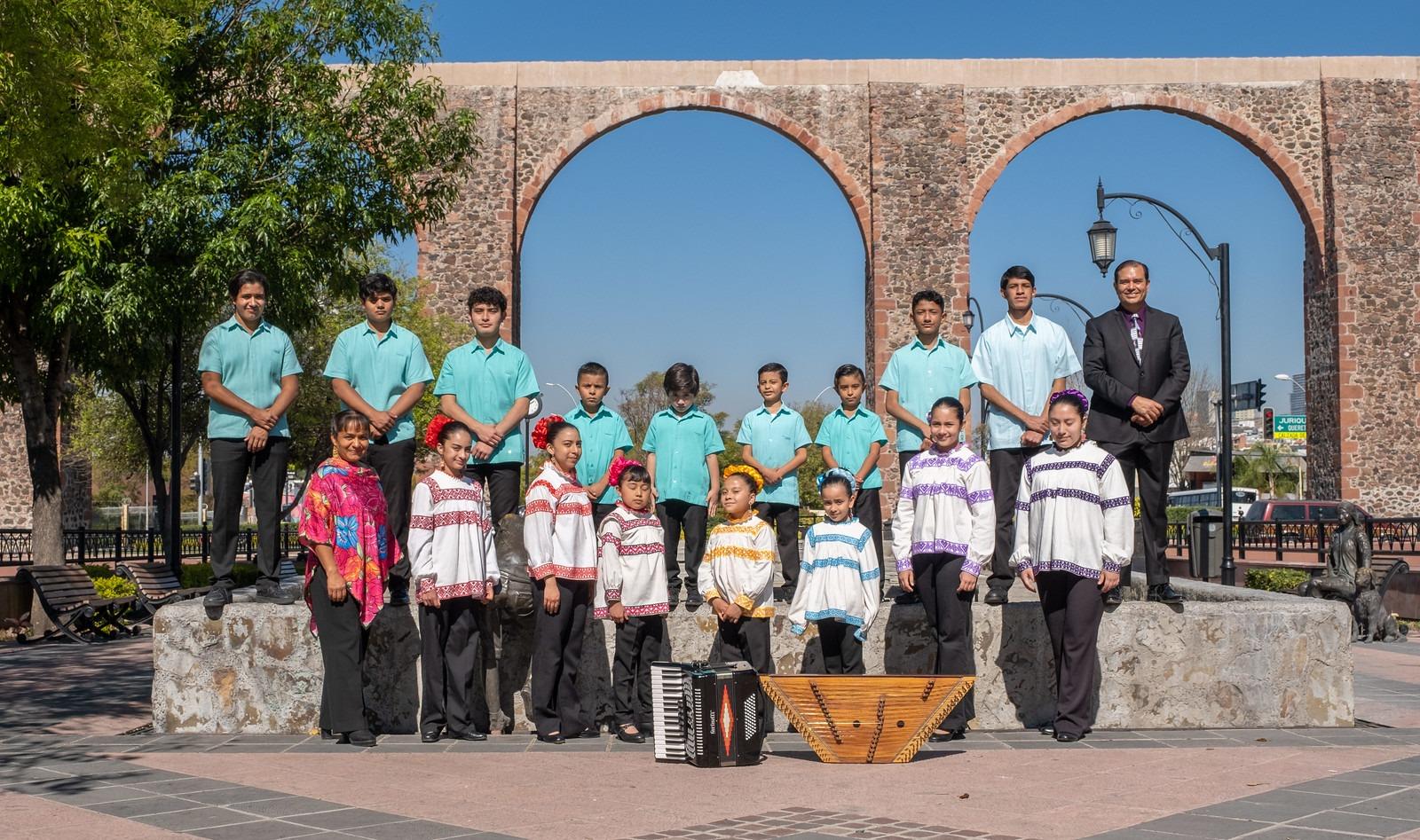 Abanderan a orquesta infantil Makochi Dulcemelos; Querétaro. La secretaria de Cultura del estado, Marcela Herbert Pesquera, abanderó a la