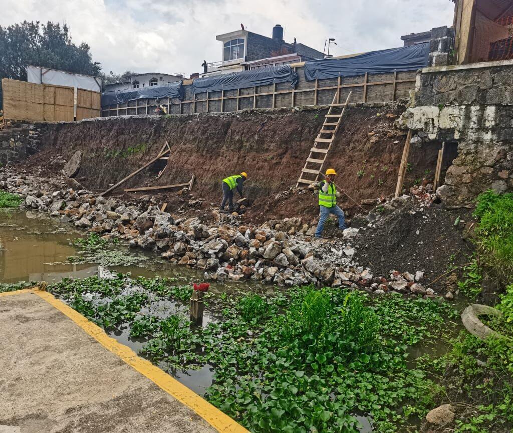 SCOP rehabilita los 2 muelles del lago de Pátzcuaro. La Secretaría de Comunicaciones y Obras Públicas (SCOP) realiza la rehabilitación de los muelles general y San Pe