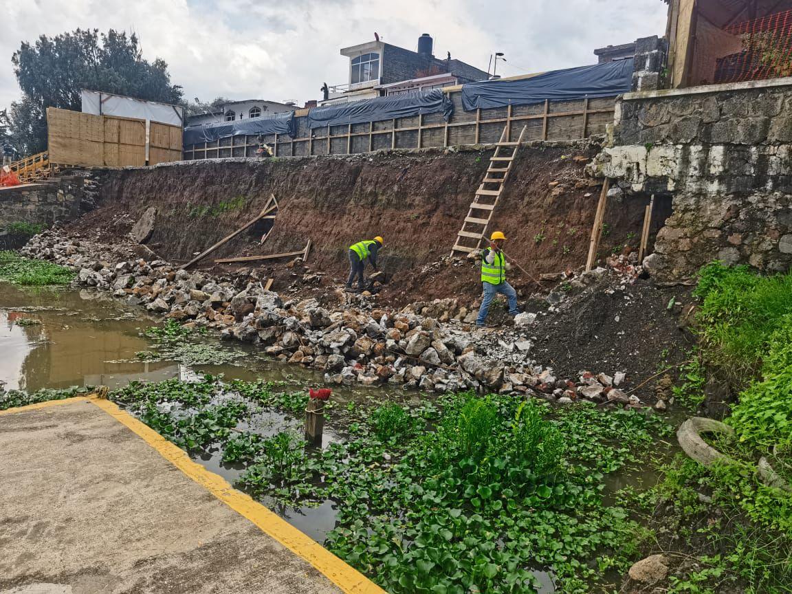 SCOP rehabilita los 2 muelles del lago de Pátzcuaro. La Secretaría de Comunicaciones y Obras Públicas (SCOP) realiza la rehabilitación de los muelles general y San Pe