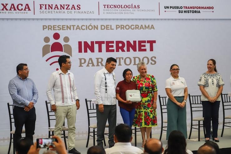 Oaxaca pone en marcha internet para todos. Con una inversión de 18.8 millones de pesos, el Gobernador Salomón Jara Cruz anunció el inicio del Programa Internet Todos, el cual beneficiar