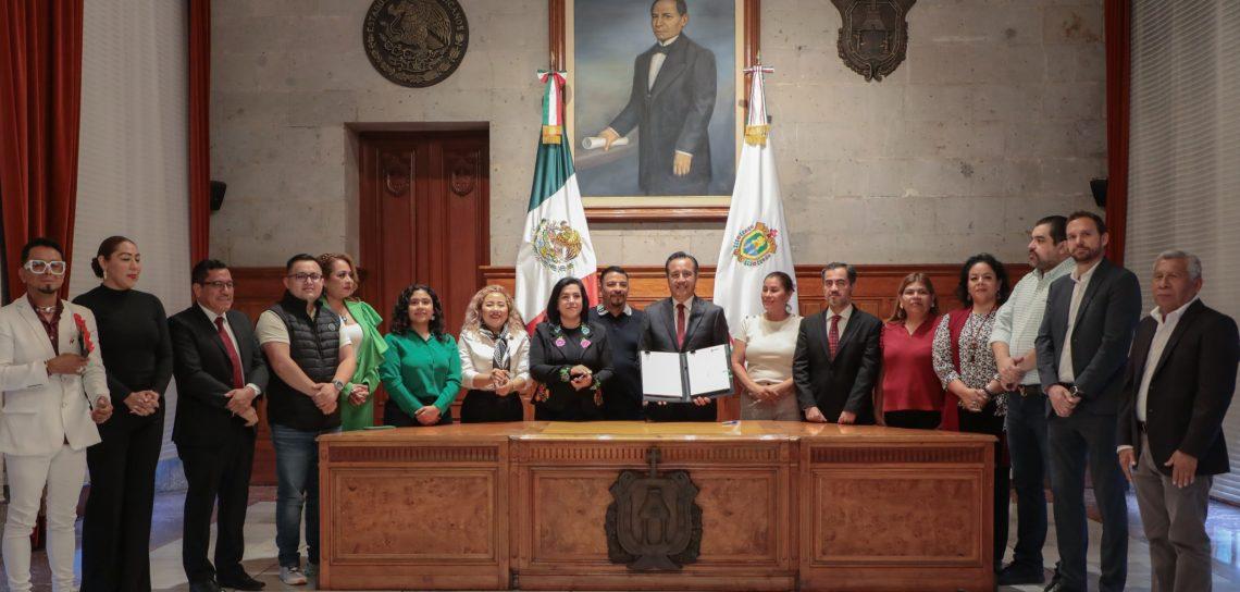 Firma Cuitláhuac García decreto que reforma al Poder Judicial; Veracruz. El titular del Poder Ejecutivo de Veracruz, Cuitláhuac García Jiménez, firmó el decreto que reforma, adiciona y deroga div