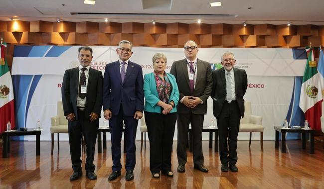 SRE en clausura del seminario internacional "Repensar al desarrollo de América Latina y el Caribe desde México". En la búsqueda de mejores alternativas de desarrollo e integración para América Latina y el Caribe es necesario contin