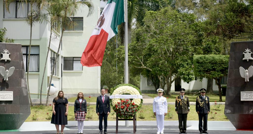 Rinde Veracruz homenaje a los Niños Héroes. El gobernador Cuitláhuac García Jiménez e