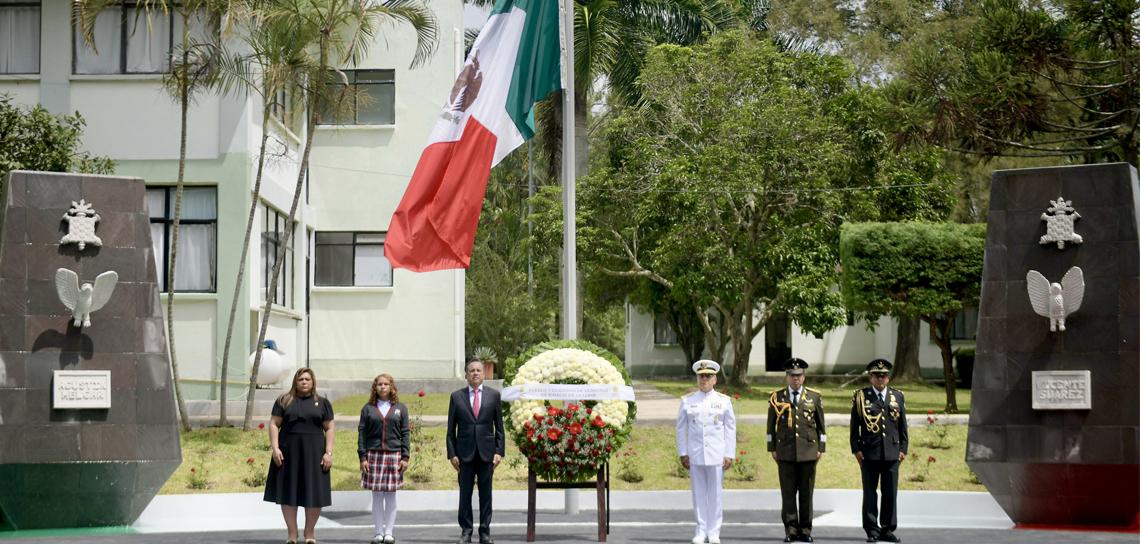 Rinde Veracruz homenaje a los Niños Héroes. El gobernador Cuitláhuac García Jiménez e