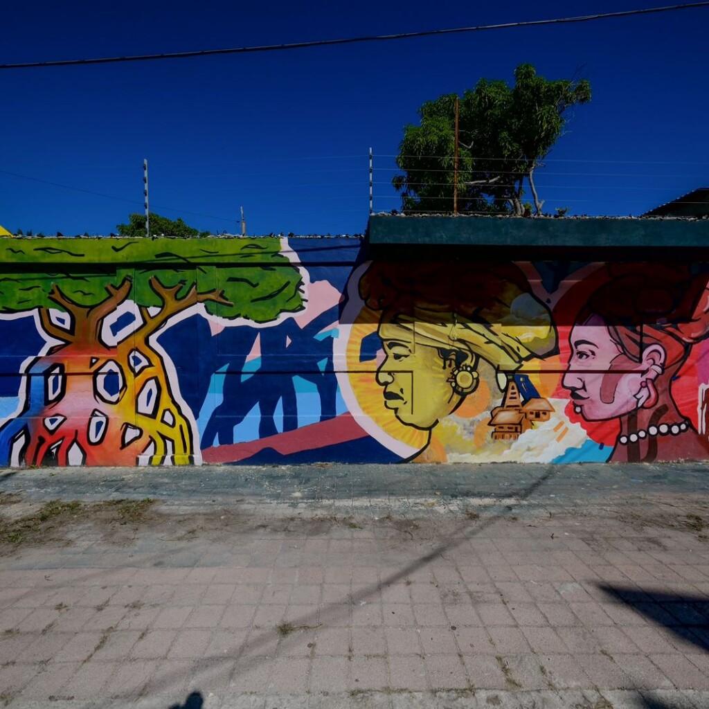 Lezama presenta los 17 murales