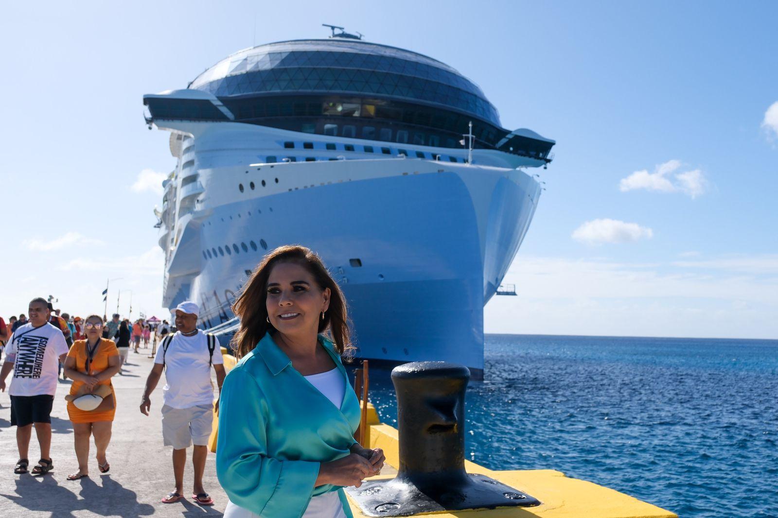 Llega crucero más grande del mundo a Mahahual, Quintana Roo. La gobernadora Mara Lezama Espinosa dio la bienvenida al crucero